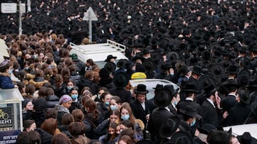 Thousands of Ultra-Orthodox Jews attend a funeral procession for the Head of the Brisk Yeshiva, Rabbi Meshulam Dovid Soloveitchik in Jerusalem on January 31, 2021, following his passing aged 99 due to months-long illness compounded by the coronavirus. (Photo by MENAHEM KAHANA / AFP)