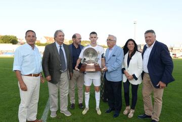 El Castilla de Raúl vence su segundo trofeo de la pretemporada tras vencer al Pontevedra.