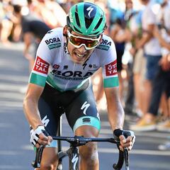 Kamna gana desde la fuga y el pelotón aburre en la montaña