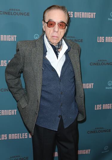 El cineasta y crítico estadounidense falleció el 6 de enero de 2022 a los 82 años de edad. Era considerado el puente entre el Hollywood clásico y el Nuevo Hollywood.