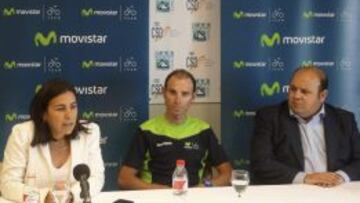 Mar&iacute;a Jes&uacute;s Almazor, Alejandro Valverde (c), y el alcalde de G&uuml;&eacute;jar Sierra, Jos&eacute; Antonio Robles.