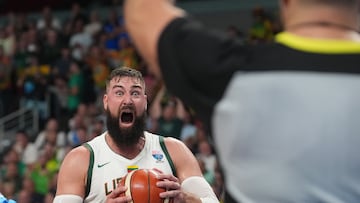Jonas Valanciunas, durante un partido con Lituania.