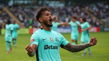 Soccer Football - Primeira Liga - Nacional v Sporting CP - Estadio da Madeira, Funchal, Portugal - August 23, 2025 Sporting CP's Luis Suarez celebrates scoring their second goal before it is disallowed following a VAR review REUTERS/Pedro Nunes