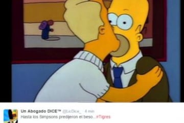 Los memes del beso entre Guzmán y Jiménez