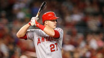 El jardinero central de Los Angeles Angels tendrá el contrato más caro de la historia con sus 430 mdd por 12 años.
