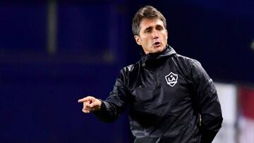 Guillermo Barros Schelotto sali&oacute; a la conferencia de prensa del Galaxy tras el juego contra LAFC y habl&oacute; sobre el error del VAR en el primer gol.