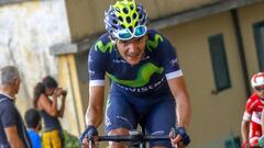 El ecuatoriano Richard Carapaz luce el maillot del Movistar en una de las Cl&aacute;sicas de oto&ntilde;o de Italia.