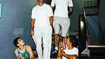 REUNIONES. Felipe Reyes y su agente, Gorka Arrinda, ayer en el Ramiro.