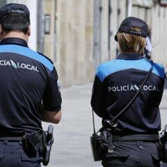 Una mujer escupe a una camarera que no le sirvió al estar fuera del horario