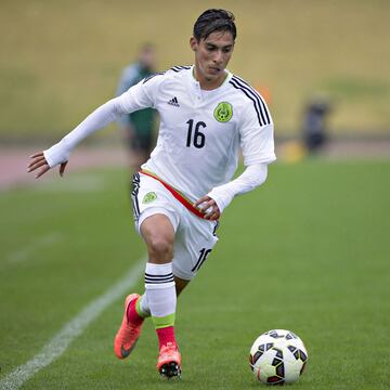 El futbolista surgido de las fuerzas básicas de Monarcas Morelia fue considerado por Raúl Gutiérrez para la justa olímpica a pesar de su corta edad (19 años). Aguirre, gracias a sus buenas actuaciones con los purépechas, fichó con los Tuzos del Pachuca.  