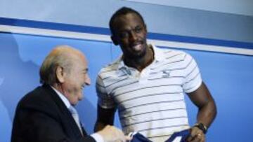 Usain Bolt con Joseph Blatter en Zurich.