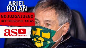 Ariel Holan durante un partido del León