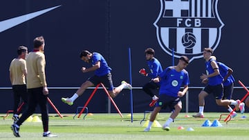 Eric García y Pedri se ejercitan en la Ciutat Esportiva de Sant Joan Despí ante de recibir al Inter esta noche en Montjuïc