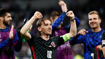 PARIS, FRANCE - JUNE 13: Luka Modric #10 of Croatia celebrates the victory of the UEFA Nations League League A Group 1 match between France and Croatia at Stade de France on June 13, 2022 in Paris, France. (Photo by Catherine Steenkeste/Getty Images)