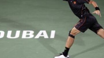 Djokovic vuelve a vencer a Federer y firma el triplete