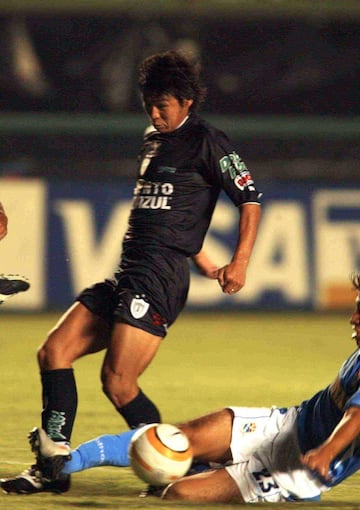 En 2005, Pachuca le dio la oportunidad de unirse a sus filas para jugar en su filial, el Pachuca Juniors. 
Tras una buena campaña con los hidalguenses, donde anotó 10 goles, pasó al  Irapuato, su último equipo en el futbol mexicano. 