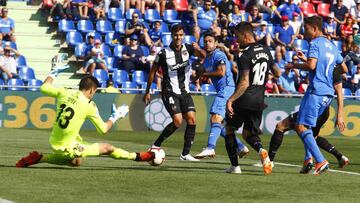 Oier salvó dos a su equipo con dos buenas intervenciones en la primera mitad.