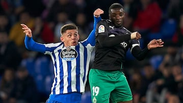 LA CORUNA, SPAIN - JANUARY 16: Francisco Montero of Deportivo de La Coruna competes for the ball with Karim Yoda of Racing de Santander during the La Liga Smartbank match between Deportivo de La Coruna and Racing de Santander at Abanca Riazor Stadium on January 16, 2020 in La Coruna, Spain. (Photo by Quality Sport Images/Getty Images)