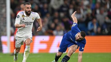 Carvajal se va de Kovacic en una acción del encuentro entre el Madrid y el Chelsea.