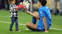 DOHA, QATAR - DECEMBER 10:  Bono of Morocco plays with his son at the end of the FIFA World Cup Qatar 2022 quarter final match between Morocco and Portugal at Al Thumama Stadium on December 10, 2022 in Doha, Qatar. (Photo by Youssef Loulidi/Fantasista/Getty Images)