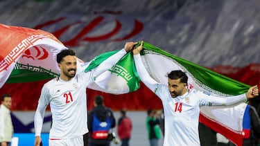 Norafkan y Ghoddos celebran la clasificación para el Mundial de 2026.