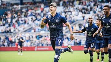 Alan Pulido celebrating his second goal against Vancouver on 16 May in Major League Soccer.