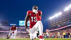 SANTA CLARA, CALIFORNIA - DECEMBER 25: Deebo Samuel #19 of the San Francisco 49ers prays prior to a game against the Baltimore Ravens at Levi's Stadium on December 25, 2023 in Santa Clara, California.   Loren Elliott/Getty Images/AFP (Photo by Loren Elliott / GETTY IMAGES NORTH AMERICA / Getty Images via AFP)