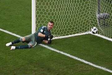 El disparo de Laxalt desde la frontal lo desvió Cheryshev y marcó el propia puerta el 2-0.