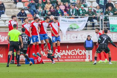 Un buen Algeciras frena al líder para finalizar el año