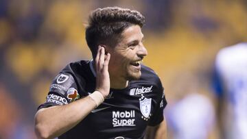 Sebastián Palacios celebra un gol en el triunfo Puebla 2-3 Pachuca en la jornada 14 del Clausura 2018.