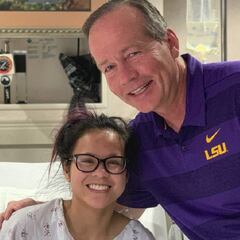 Sam Cerio sonríe en el hospital tras romperse las rodillas