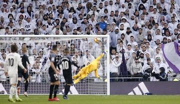 Casemiro strikes into the top corner. Min.75 1-0