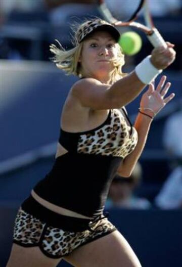 Los vestidos extravagantes también son la especialidad de Bethanie Mattek Sands. Acá con un traje poco común y más encima de leopardo.