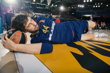 El actual jugador del  Club Joventut Badalona aterrizó en el Barcelona tras su paso por el Real Madrid. Tras ocho temporadas como azulgrana ganó una Liga ACB, 3 Copas del Rey, 1 Supercopa de España y 7 Ligas Catalanas.