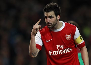 Cesc Fábregas fue uno de los protagonistas del mercado de la temporada 2011/12 cuando militaba en las filas del Arsenal. El centrocampista catalán tuvo que poner de su propio bolsillo 5 millones de euros para que el traspaso entre el club inglés y el Barça llegara a buen puerto.