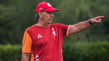 Polilla se imagina al América con Juanfer