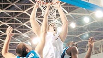 <b>ESPÍRITU GUERRERO</b>. Antonio Bueno y sus camaradas mostraron de nuevo gran coraje en el segundo asalto de la semifinal contra Estudiantes.