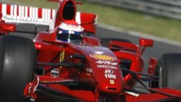 <b>AMENAZA.</b> La marca automovilística italiana Ferrari ha amenazado con abandonar el Mundial de Fórmula Uno si se confirma la intención de la FIA de que a partir de 2010 haya un sólo constructor de motores para todos los monoplazas para reducir costes.