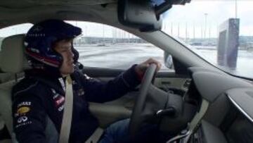 Sebastian Vettel a los mandos del Infiniti Q50 Hybrid.