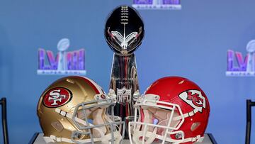 LAS VEGAS, NEVADA - FEBRUARY 05: A general view of the Vince Lombardi Trophy with the San Francisco 49ers and Kansas City Chiefs helmets during a press conference ahead of Super Bowl LVIII at Allegiant Stadium on February 05, 2024 in Las Vegas, Nevada. Ethan Miller/Getty Images/AFP (Photo by Ethan Miller / GETTY IMAGES NORTH AMERICA / Getty Images via AFP)