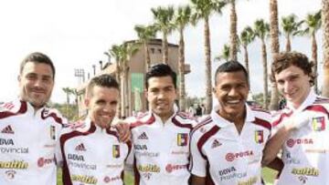 <b>LOS 'ESPAÑOLES'. </b>Dani, Túñez, Julio, Miku, Rondón y Amorebieta.