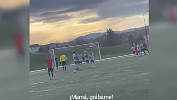 Este niño marca un golazo tras decirle a su madre que lo grabe