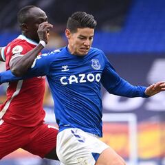 James y Everton, a ganar en Anfield luego de 7.817 días