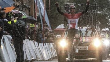 GRA345. PALMA, 27/01/2017.- El belga Tim Wellens (Lotto-Soudal) se impone vencedor del Trofeo Serra de la Tramuntana, disputado entre las localidades de Soller y Deia, de 153,9 kms. de recorrido, disputado dentro de la XXVI Playa de Palma-Challenge ciclista de Mallorca, hoy en Palma. EFE/Cati Cladera