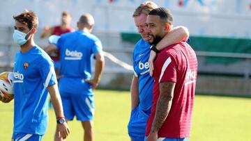 Koeman alinea una delantera de 19 años de media en su primer amistoso