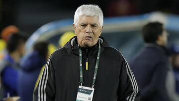 Julio Comesa&ntilde;a, t&eacute;cnico de Col&oacute;n de Argentina