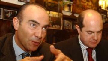 <b>A LA ESPERA. </b>Luis Oliver espera que Lopera le llame en breve para cerrar el acuerdo de compraventa.