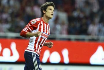 Delantero de Chivas con gran llegada por las bandas.