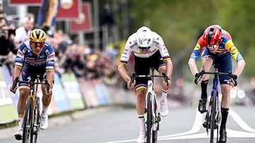 Skjelmose supera a Pogacar y Evenepoel para ganar la Amstel 2025.