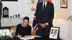 Los reyes firman en el libro de condolencias por la muerte de la Reina Isabel II a 09 de Septiembre de 2022 en Madrid (España).

Fuente: Casa Real
FELIPE VI;REINA LETIZIA;
Casa de S.M. el Rey
09/09/2022